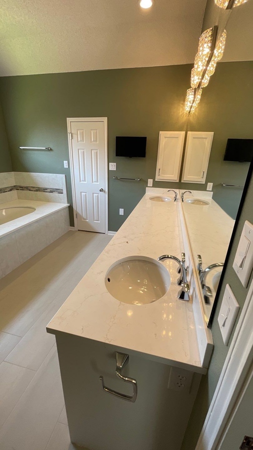 Double vanity bathroom remodel with quartz countertops by Wade Caldwell Cons