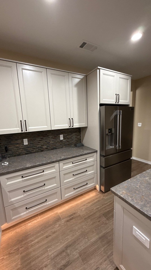 Kitchen remodel in San Antonio by Wade Caldwell Construction with full wall 